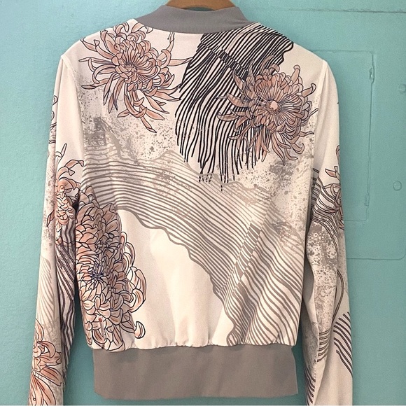 Zella Street to Studio 2 in 1 Reversible Floral or Gray Bomber Jacket - Small - Picture 6 of 7